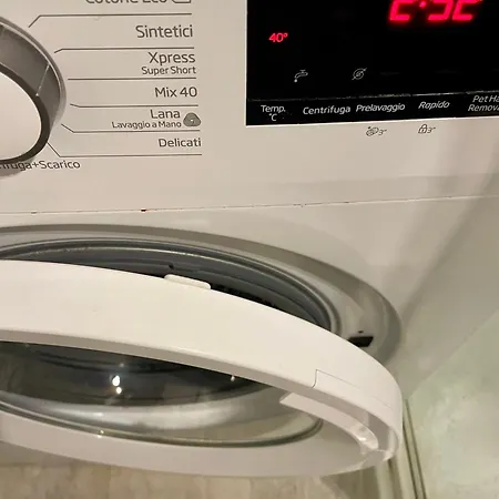 アパート Adorabile E Accogliente Mini A 300m Dalla Loggia ブレシア